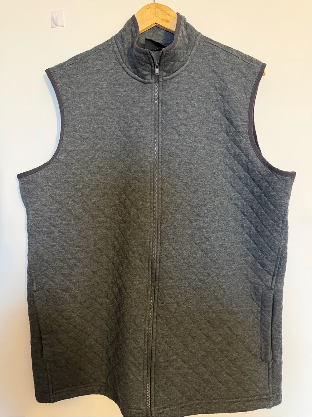 Eddie Bauer Quilted Sleeveless Zip Vest in Charcoal Gray